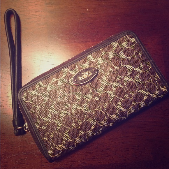 Coach Handbags - Coach Wallet/Wristlet